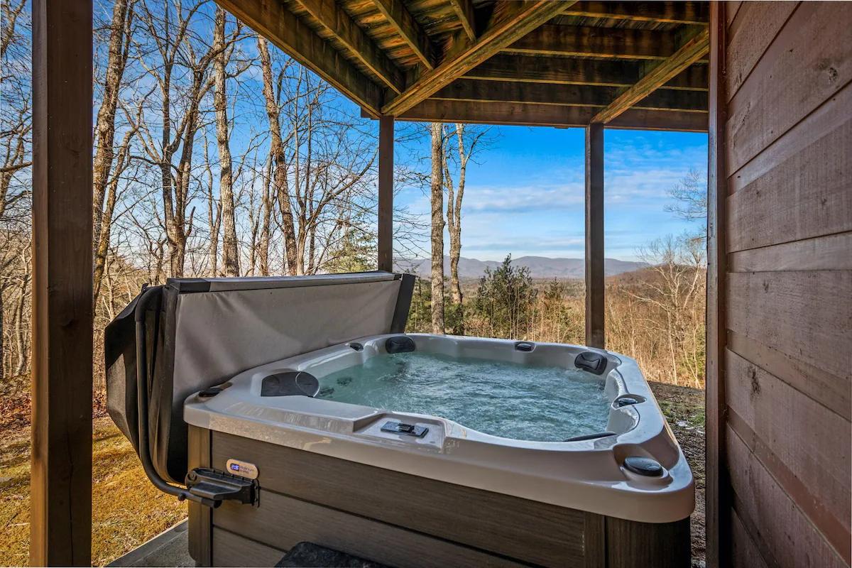 Sky Reach Cabin in Ellijay, Georgia — cabin rental photo 5